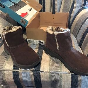 New Skechers On the go short boot size 7.5